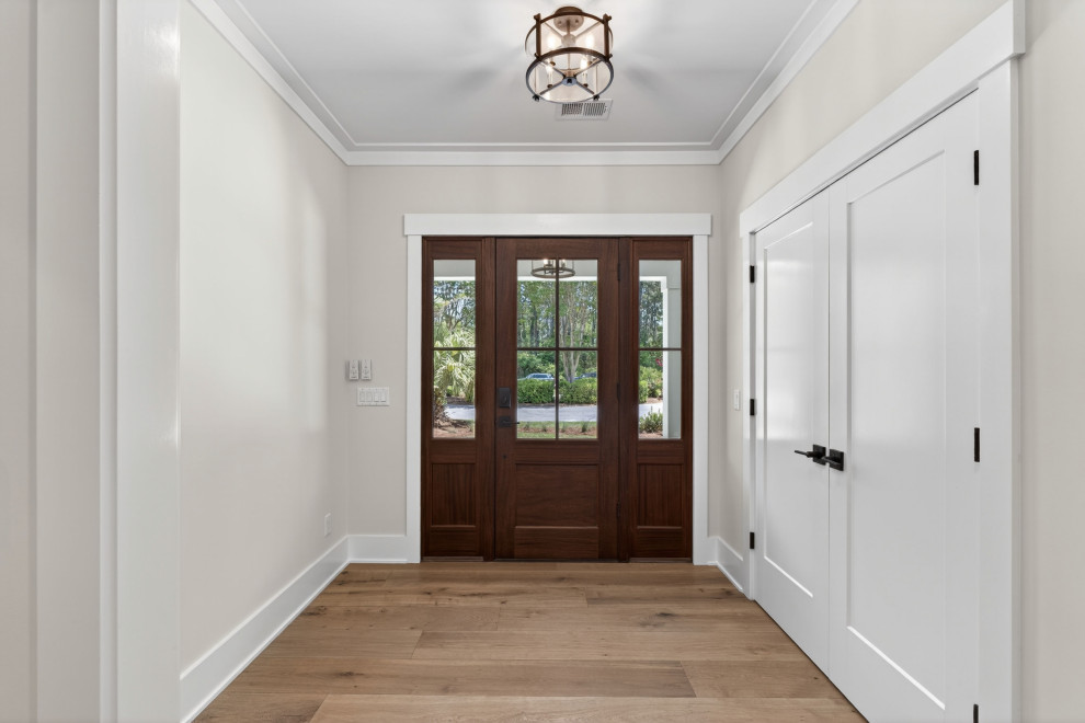 Entryway - transitional entryway idea