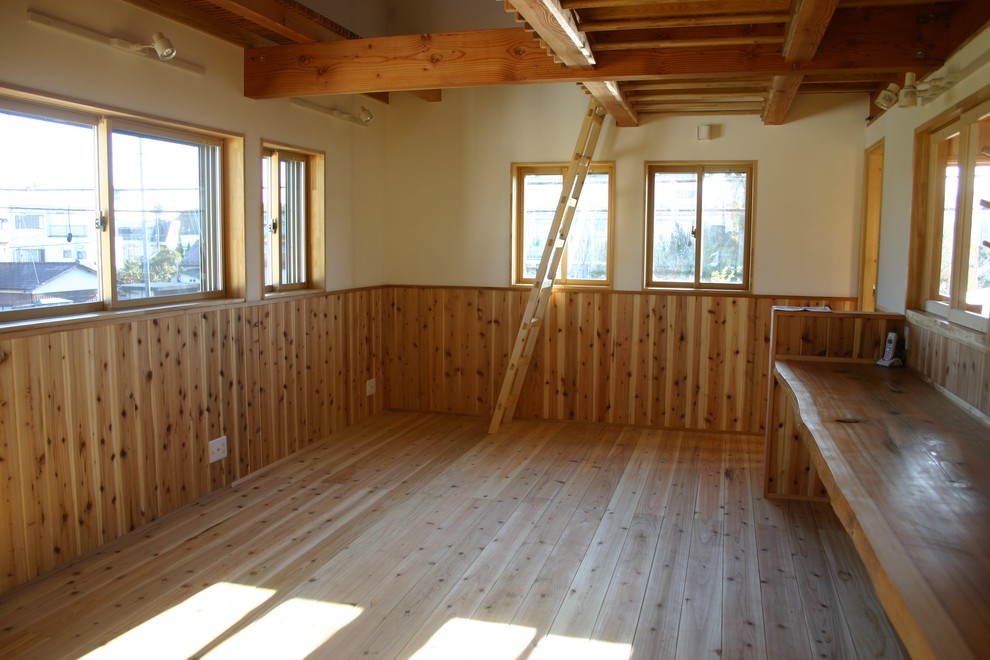 東京都下にあるおしゃれな子供部屋 (淡色無垢フローリング) の写真