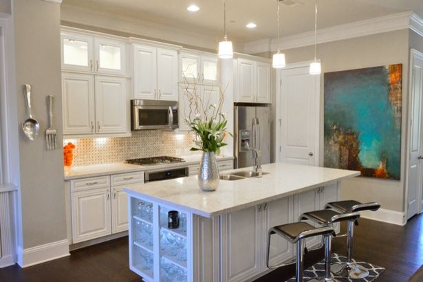 Inspiration for a transitional kitchen remodel in Jacksonville