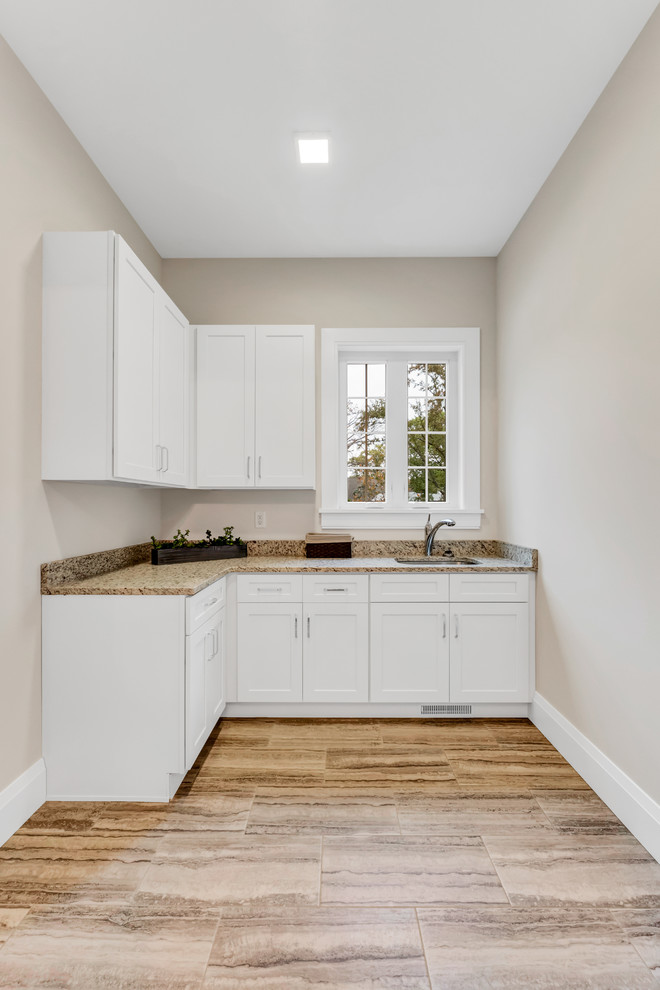 Home design - transitional home design idea in St Louis