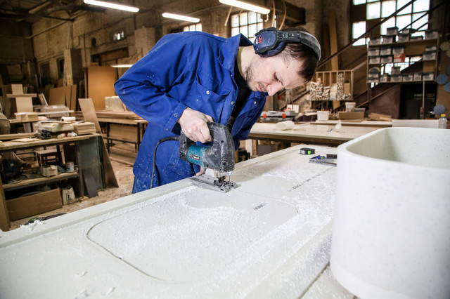 Материалы: Как изготавливают и устанавливают акриловые столешницы ...