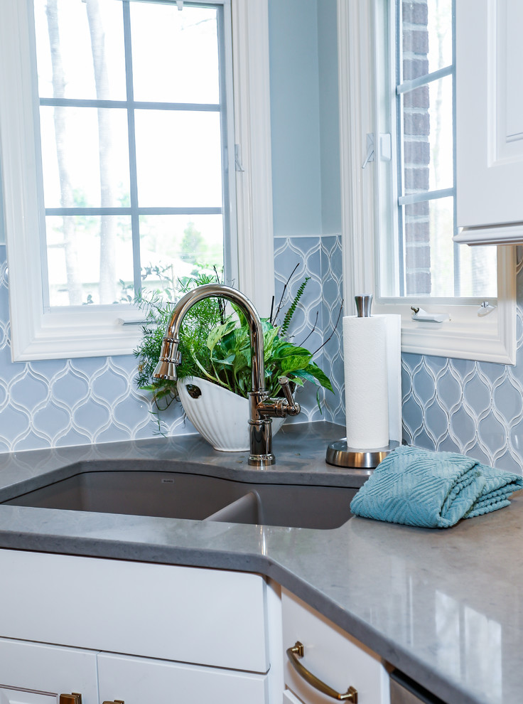 Home design - transitional home design idea