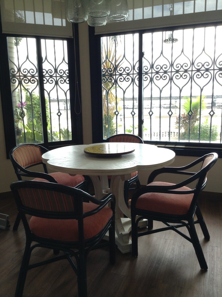 Transitional kitchen photo in Miami