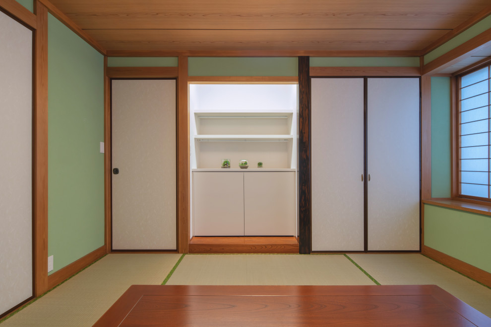 Design ideas for a small scandi games room in Tokyo with green walls, tatami flooring, green floors, a wallpapered ceiling and wallpapered walls.