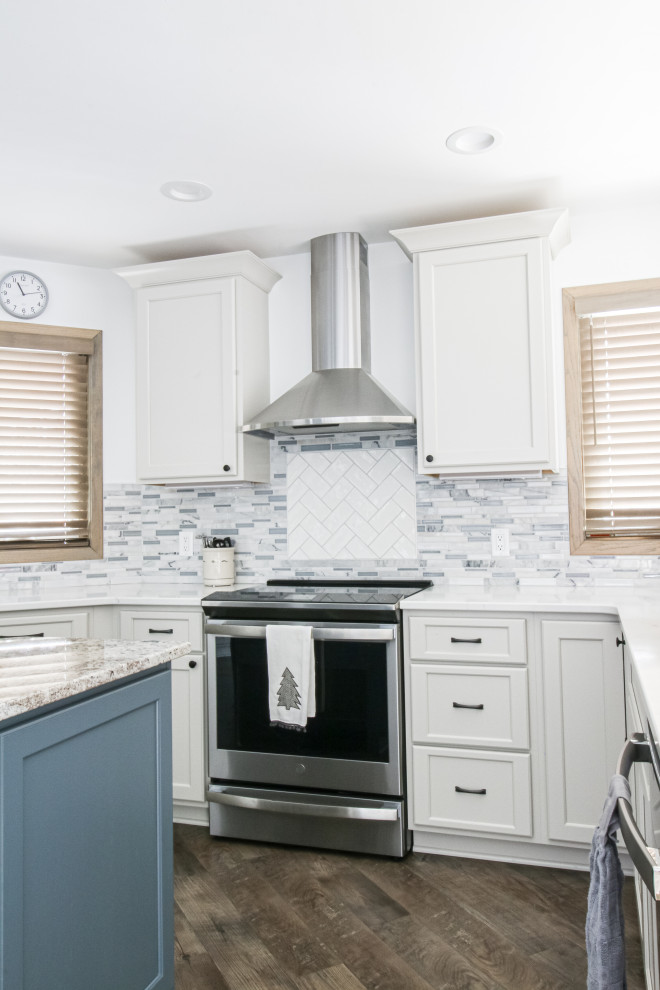 Kitchen - transitional kitchen idea
