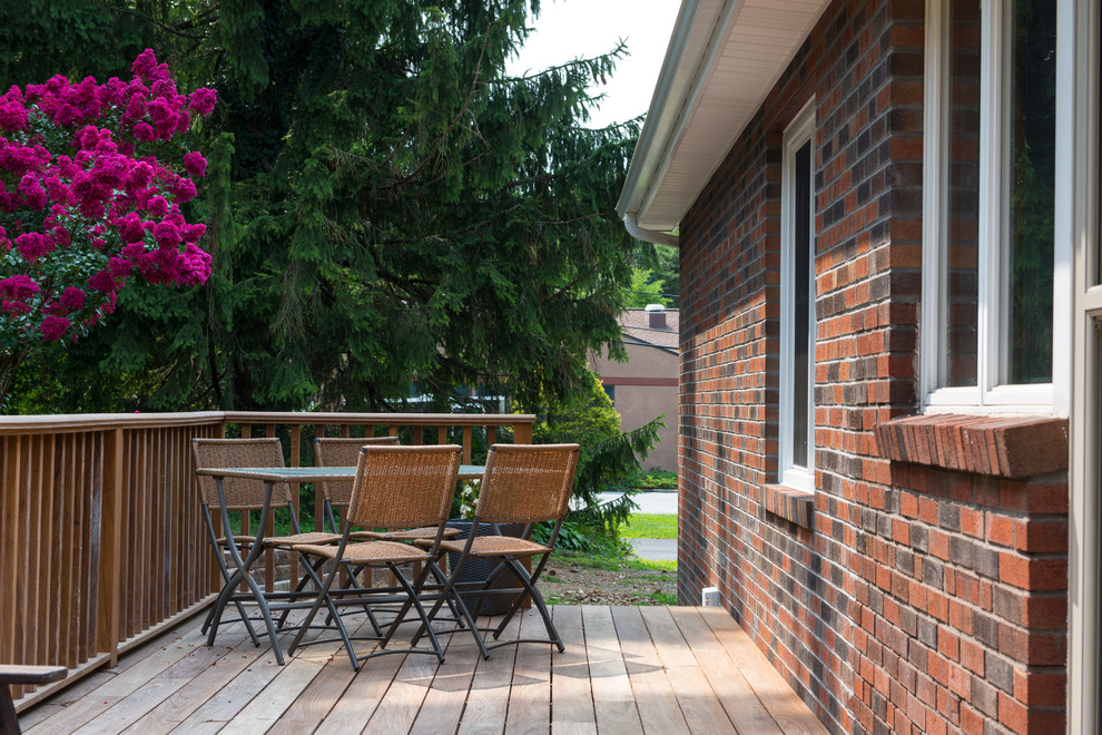 Small transitional backyard deck photo with no cover