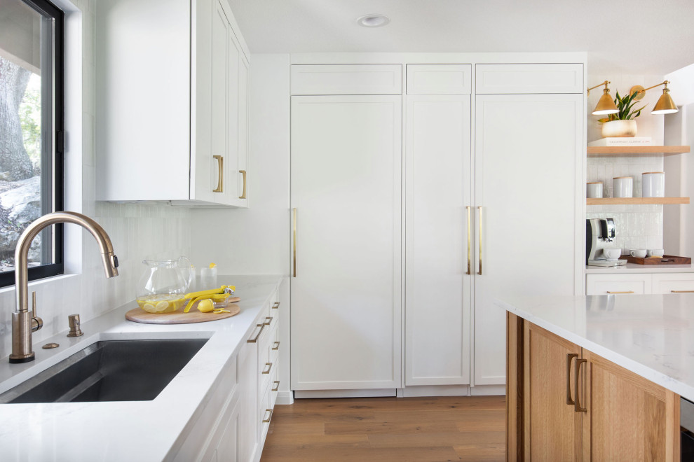 Kitchen - transitional kitchen idea in Austin
