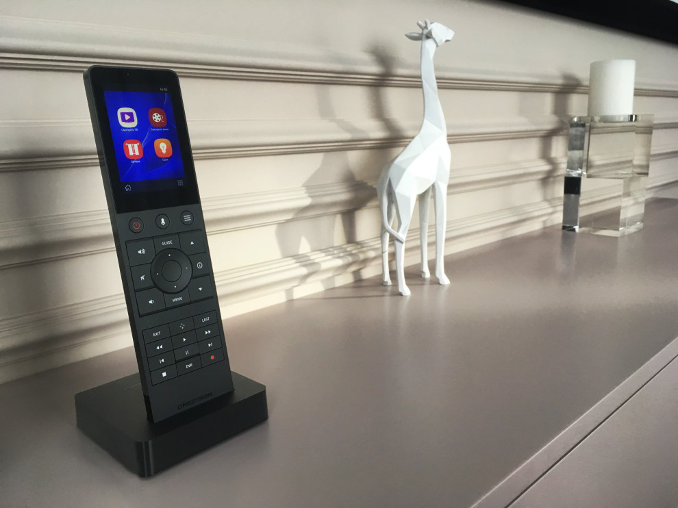 Пульт для управления светом, кинотеатром, шторами, вентиляцией