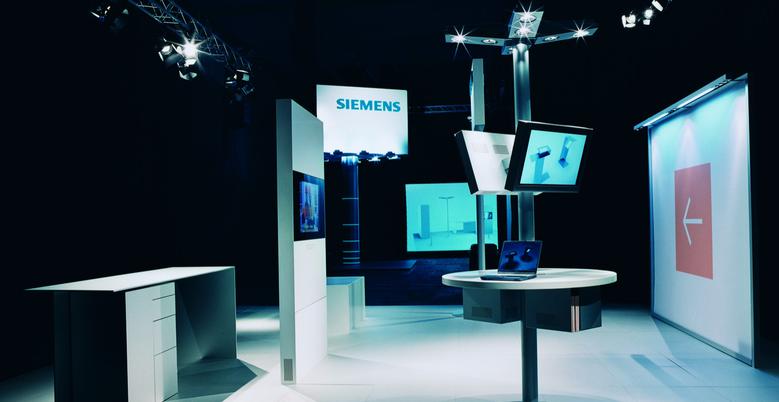 Siemens Showroom Messe Messestand Planung Präsentation Produktpräsentation Ausstellung Design NRW Krefeld München Gestaltung 3D Technik Point of Sale Digital Prototyp Verkauf