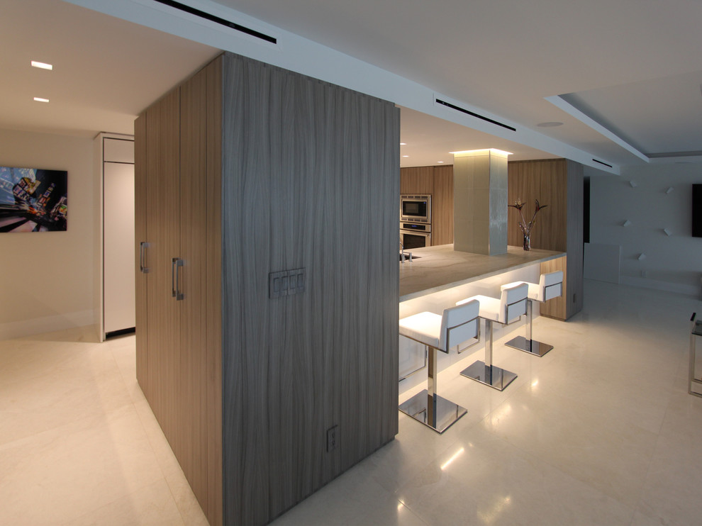 Transitional kitchen photo in Miami