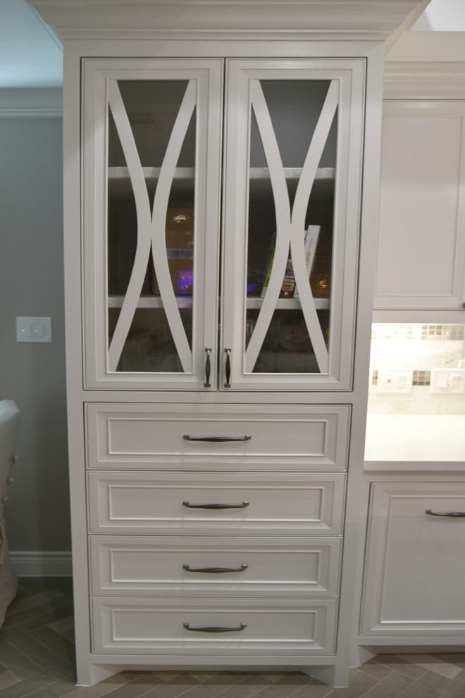 Inspiration for a transitional kitchen remodel in Houston