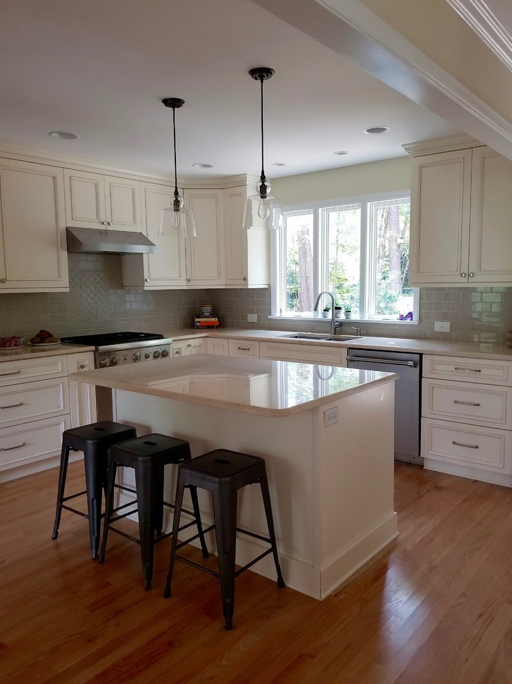 Transitional kitchen photo in Raleigh