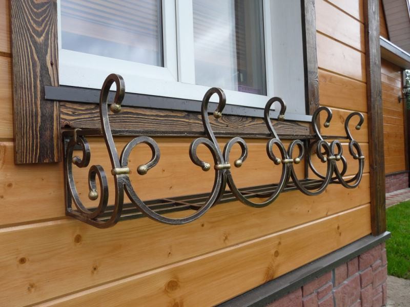 Кованые цветочницы