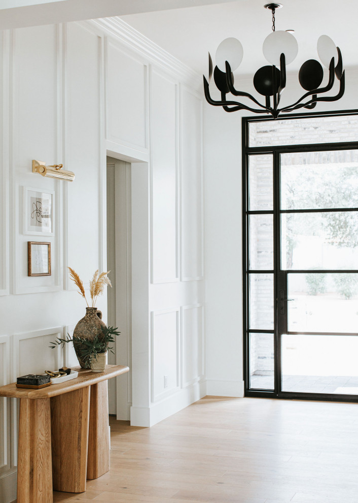 Transitional entryway photo in Phoenix