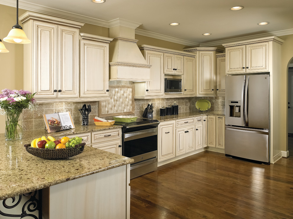 Wellborn Forest Cabinetry - Traditional - Kitchen ...