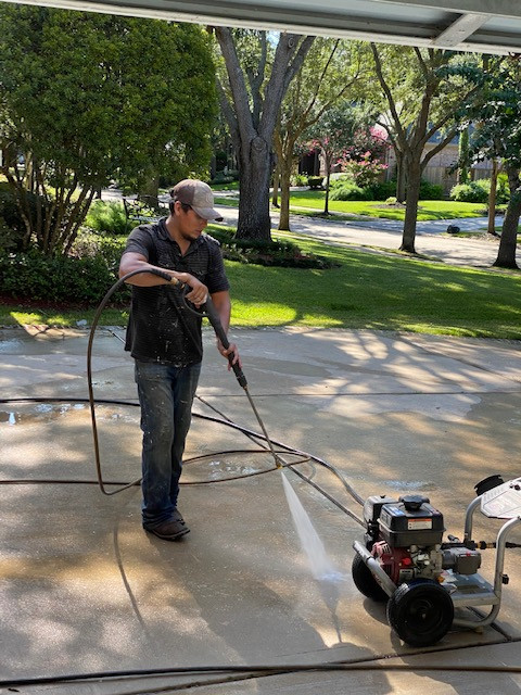 Pressure Washing 6500sf Hardscape