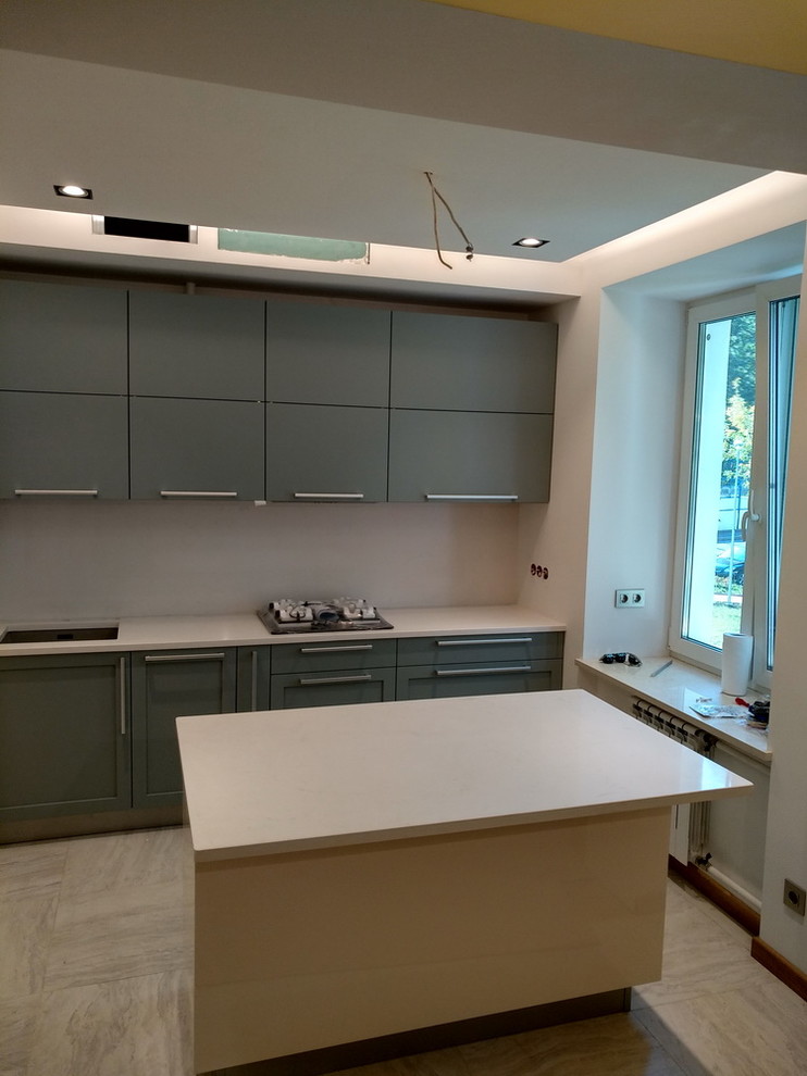 Столешницы из кварцевого агломерата на кухне и ванной комнате