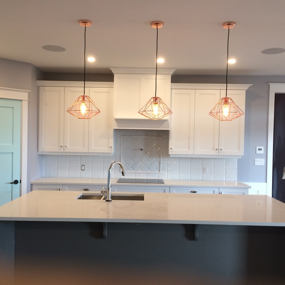Transitional kitchen photo in Ottawa
