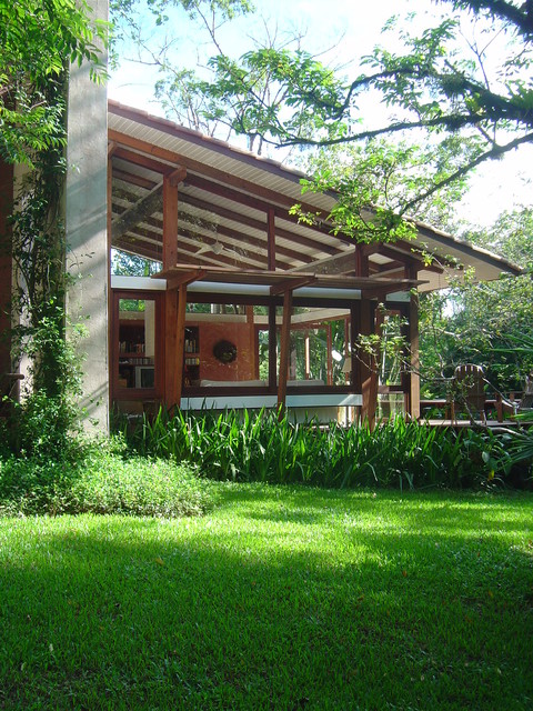 Camburi beach house tropical-exterior