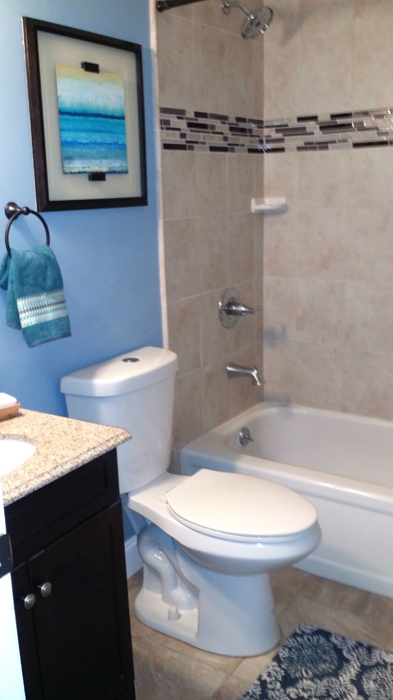 Transitional home design photo in Miami