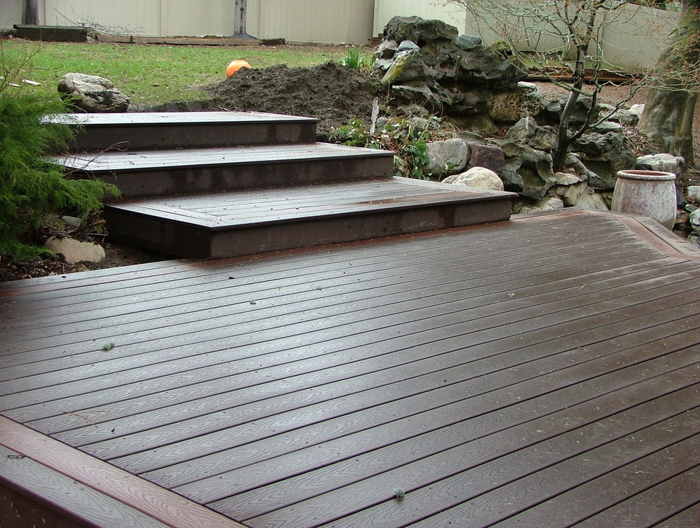 Small traditional backyard deck in Salt Lake City with a water feature and no cover.