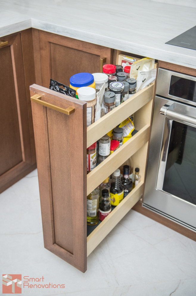 Inspiration for a transitional kitchen remodel in Toronto
