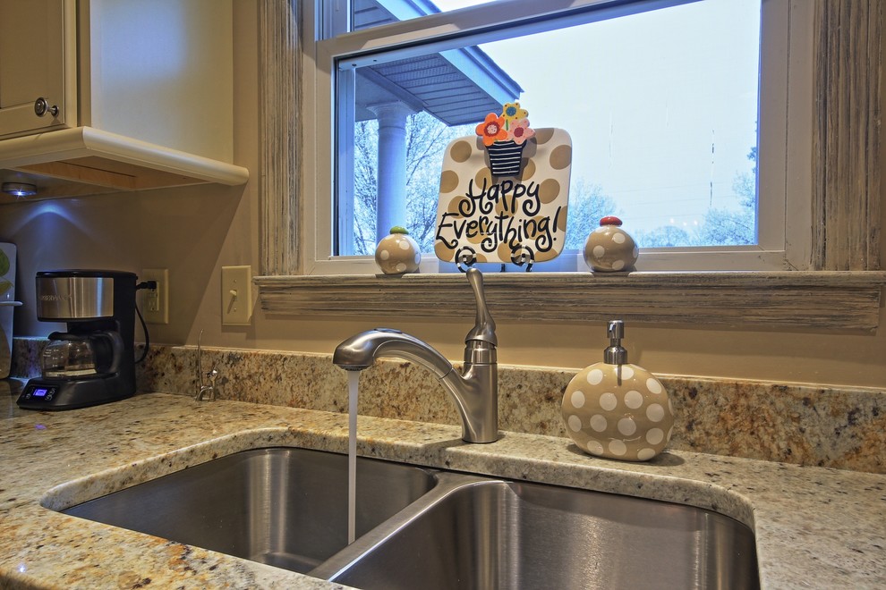 Kitchen - transitional kitchen idea