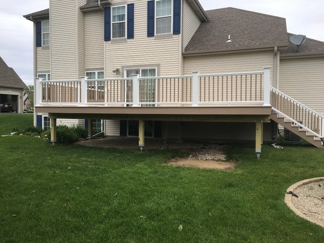 Azek Composite Deck Project clasico-renovado-terraza-y-balcon