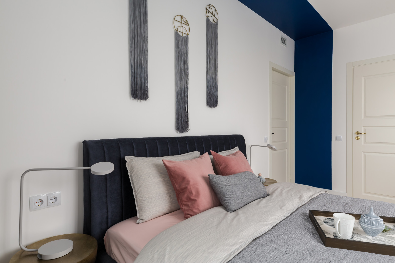 Квартира в современном стиле с яркими акцентами