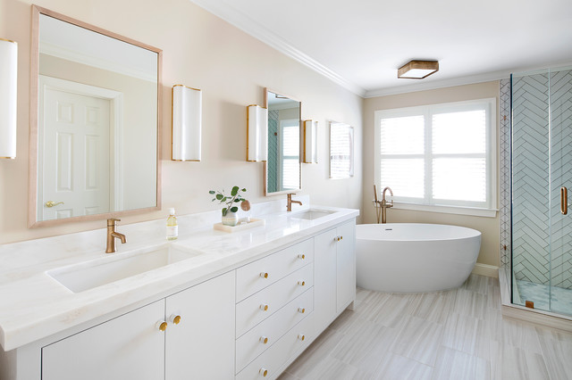 Before and After: Brass Warms a White-and-Gray Bathroom