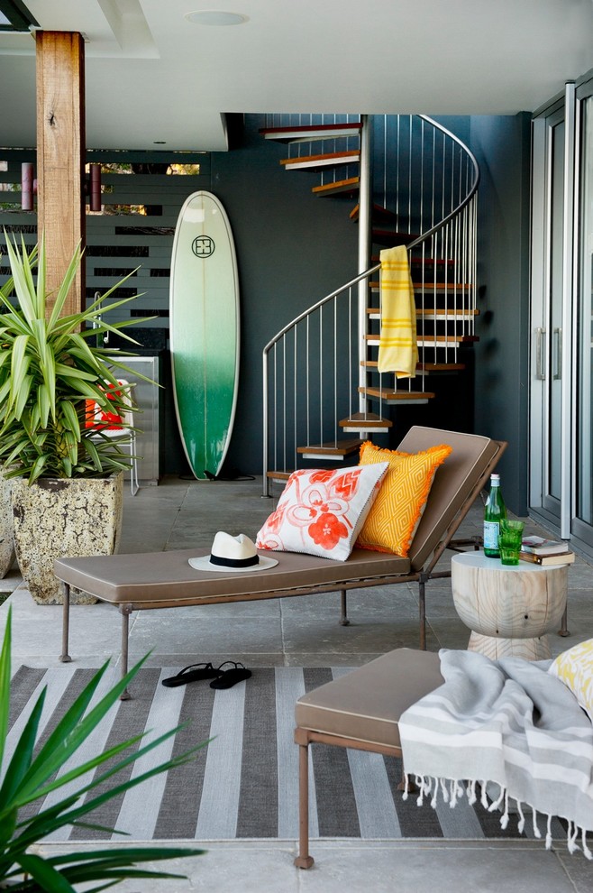 Inspiration for a mid-sized modern patio in Sydney.