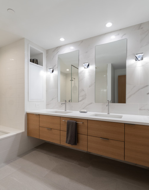 Riverside modern-badezimmer