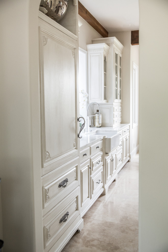 Transitional kitchen photo in Orange County