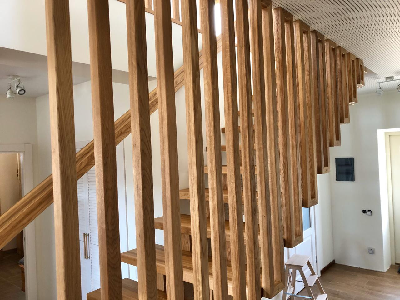 Лестница из массива дуба.