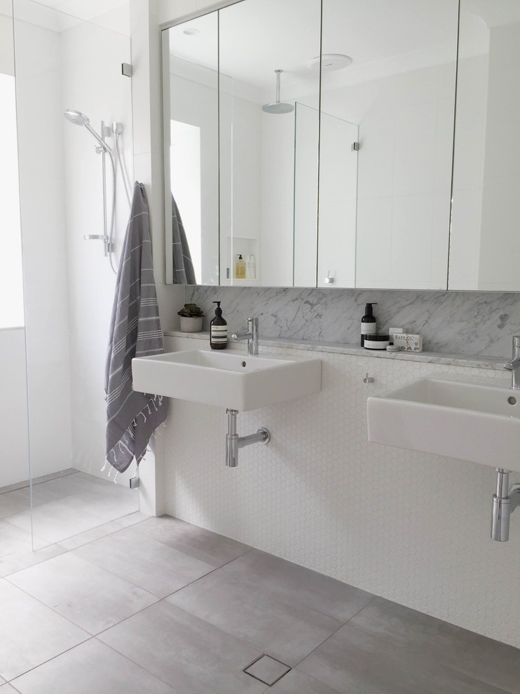 Design ideas for a contemporary bathroom in Sydney.