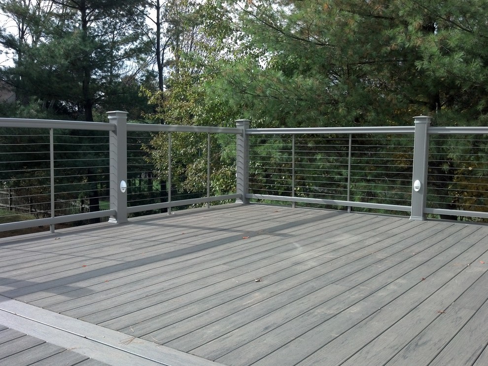Photo of a contemporary deck in DC Metro.