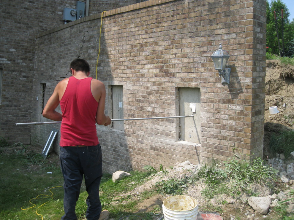 Retaining wall waterproof & brace