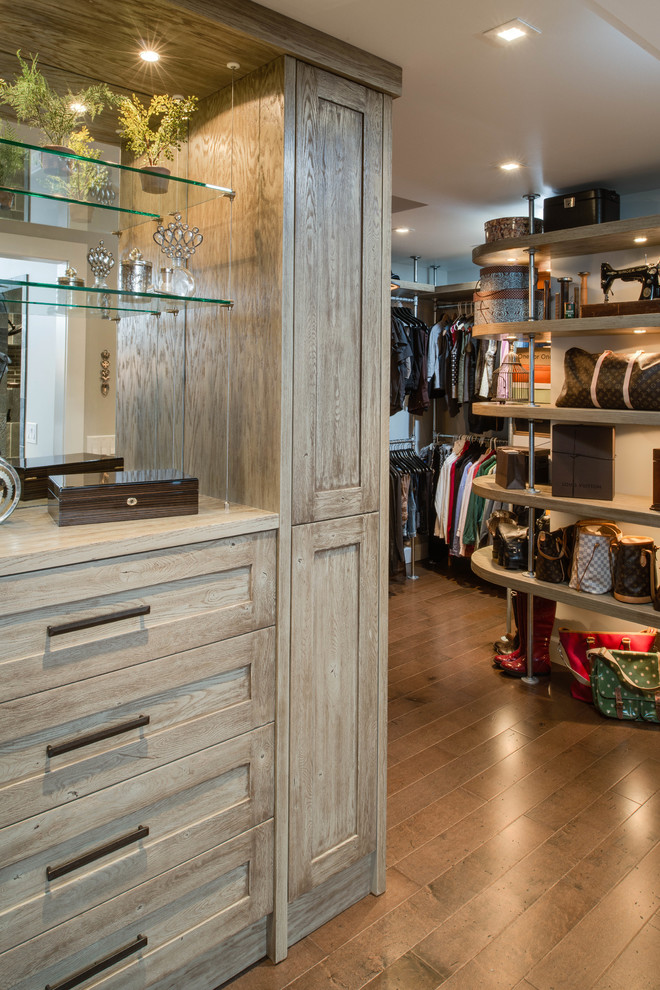 Design ideas for a contemporary storage and wardrobe in Detroit.