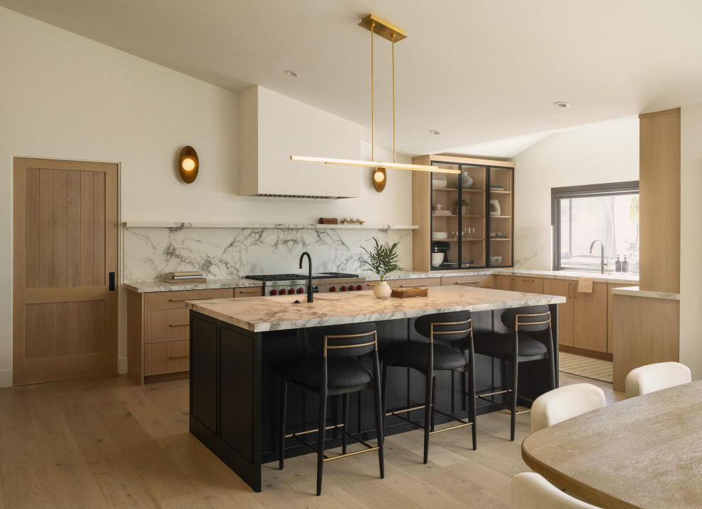 Example of a trendy kitchen design in Orange County