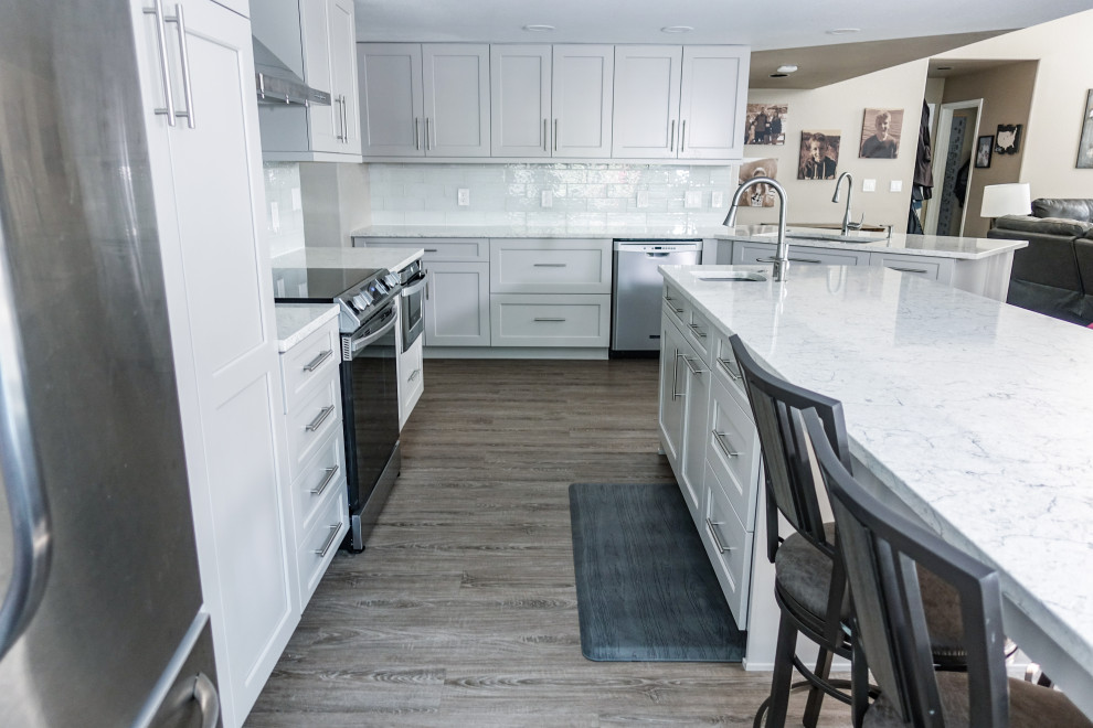 Kitchen - transitional kitchen idea in Denver