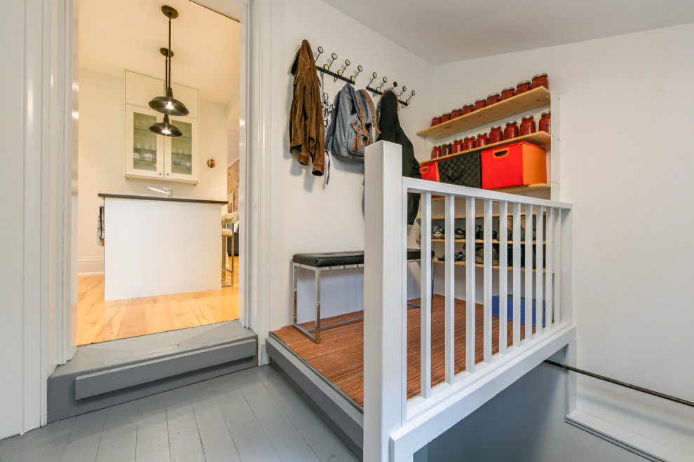 Entryway - transitional entryway idea in Toronto
