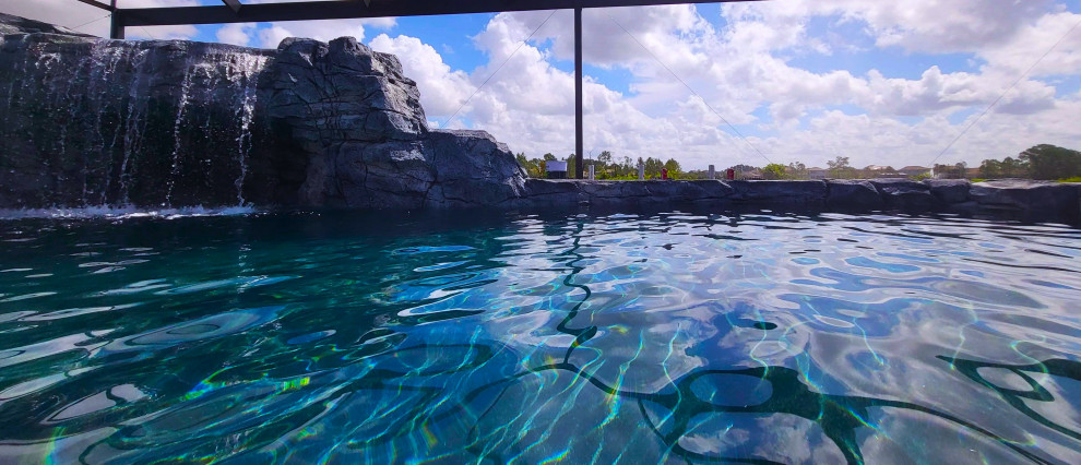 Winter Garden pool with Grotto and Bar