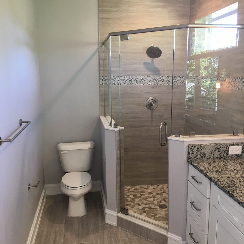 Inspiration for a transitional bathroom remodel in Orlando