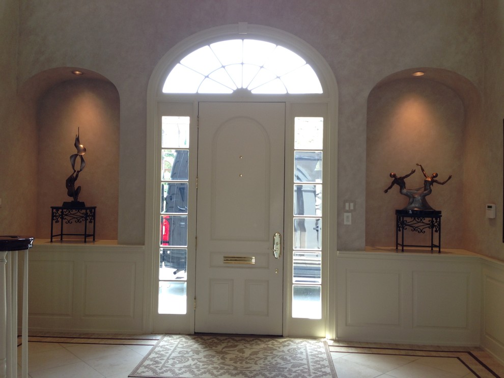 Home design - transitional home design idea in Houston