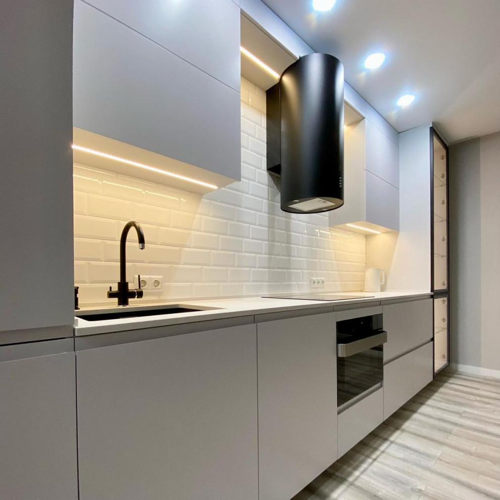 Стильная кухня с витриной