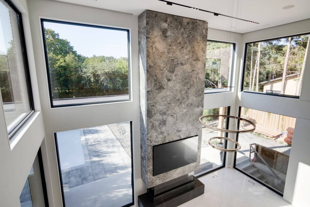 Example of a transitional home design design in Toronto