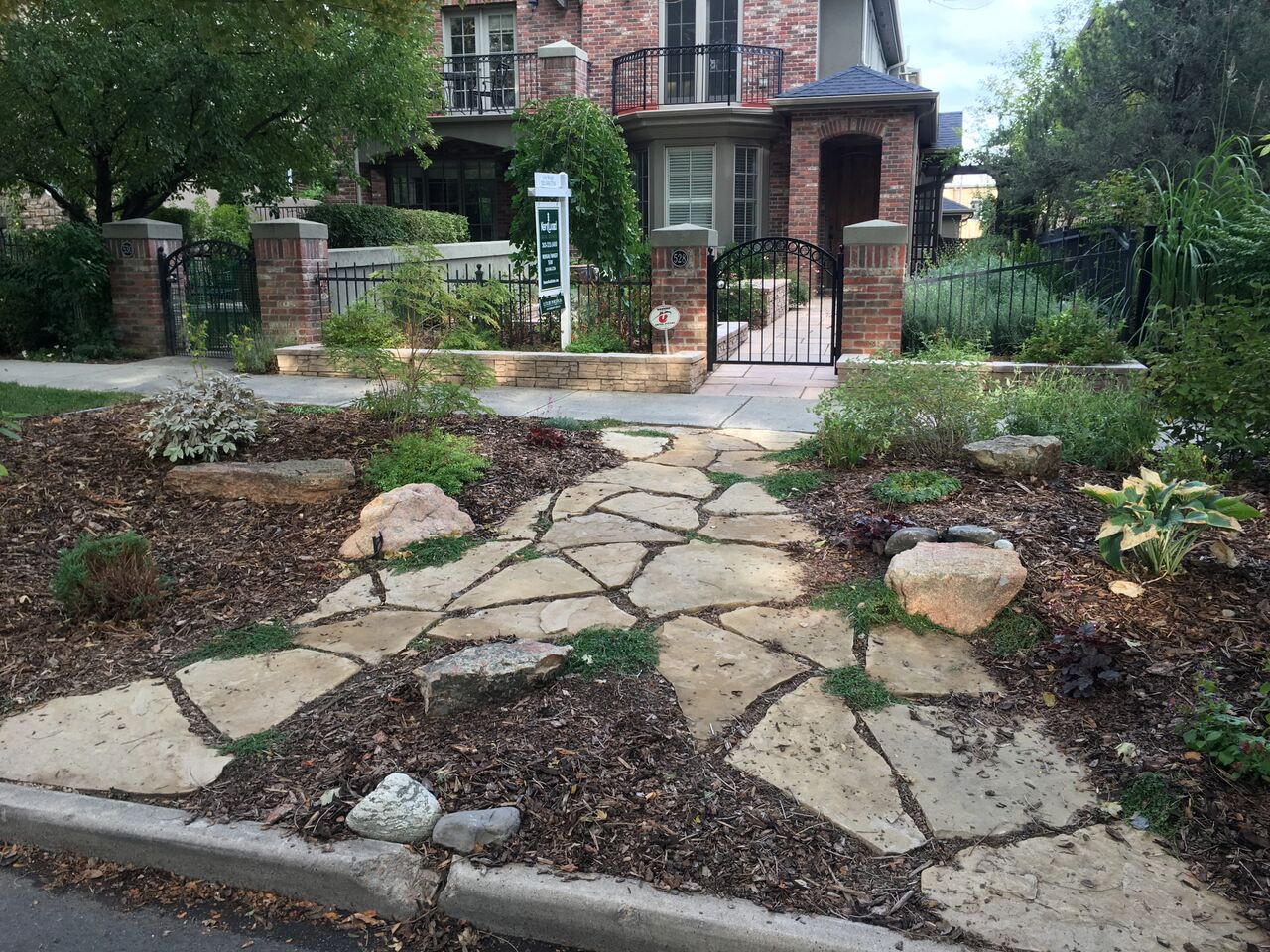 Front Yard Landscape Designs