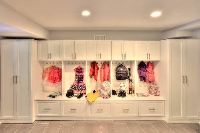 Devine Mudroom contemporary-foervaring-och-garderob