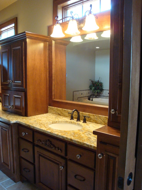 Kitchens traditional-bathroom