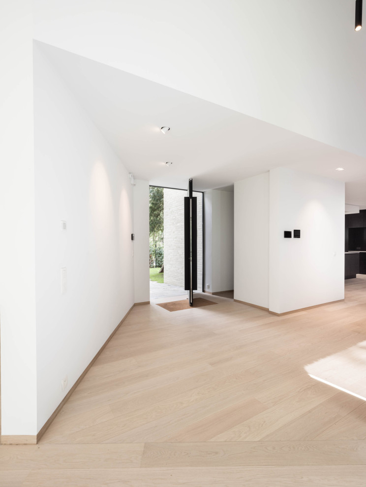 Four suite apartment building